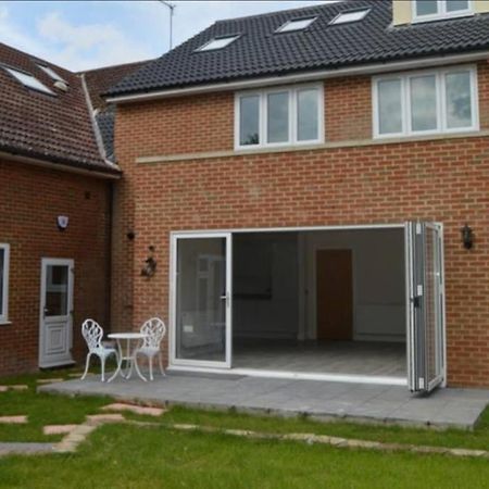 Garland Modern Spacious Apartment, Brentwood 1 Экстерьер фото