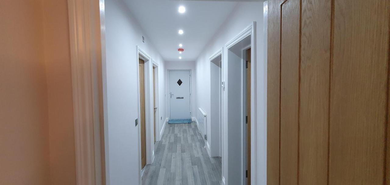 Garland Modern Spacious Apartment, Brentwood 1 Экстерьер фото
