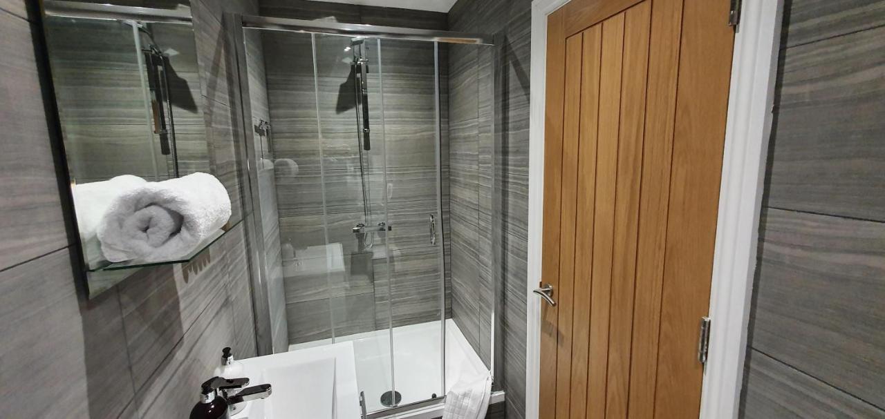 Garland Modern Spacious Apartment, Brentwood 1 Экстерьер фото