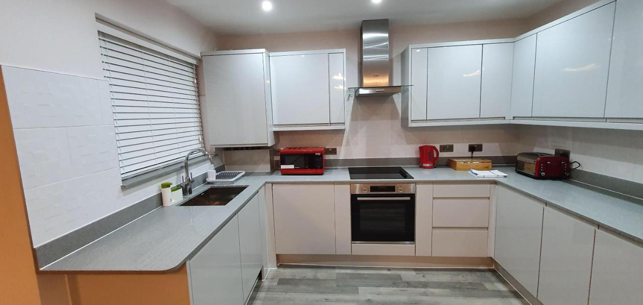 Garland Modern Spacious Apartment, Brentwood 1 Экстерьер фото