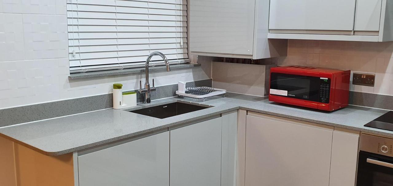 Garland Modern Spacious Apartment, Brentwood 1 Экстерьер фото